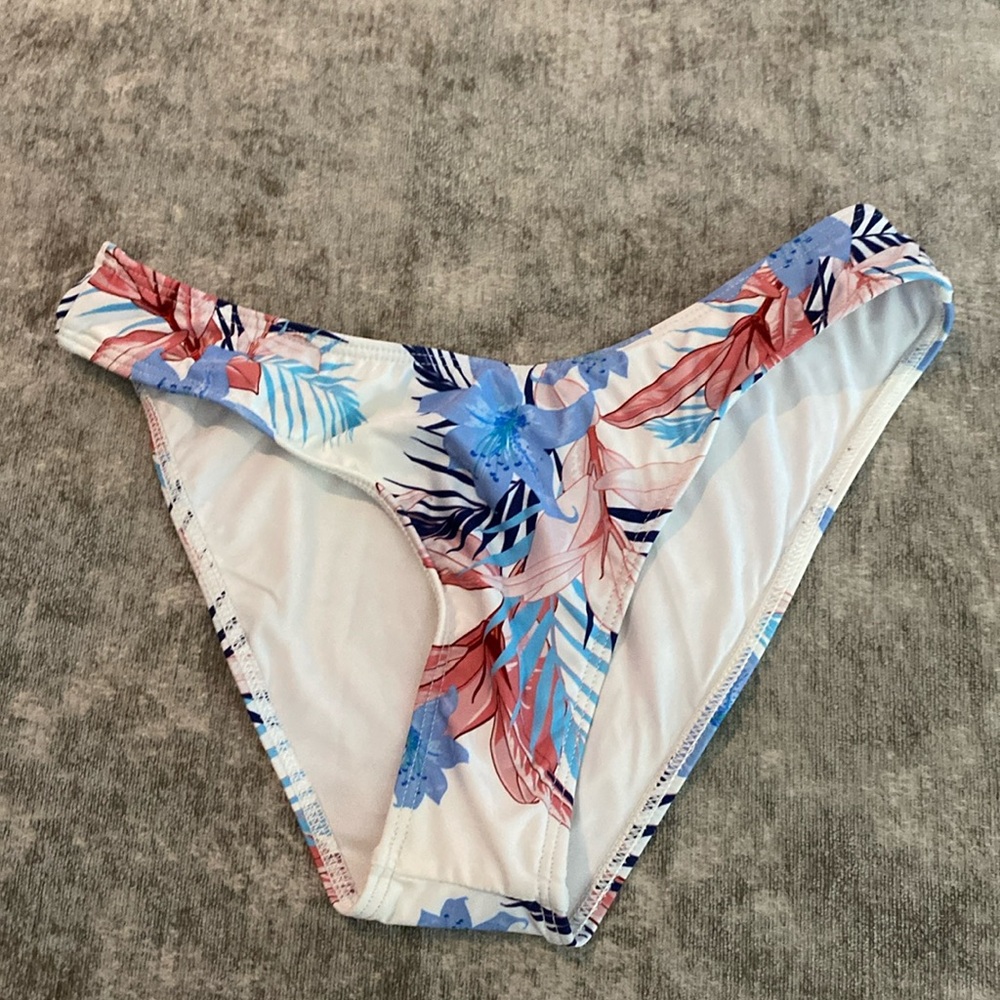 Splendid floral bikini bottoms. Size SM. NWT. {1008}